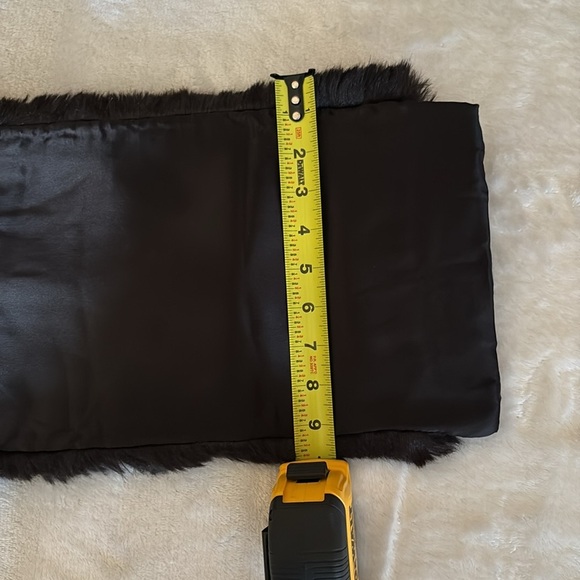 BNWOT Banana Republic faux fur neck wrap Silk Lining - Picture 7 of 8
